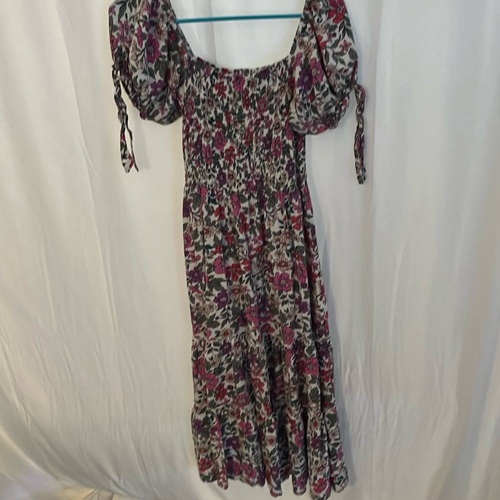 Sunday Mi Amor off-shoulder floral dress. Sz L